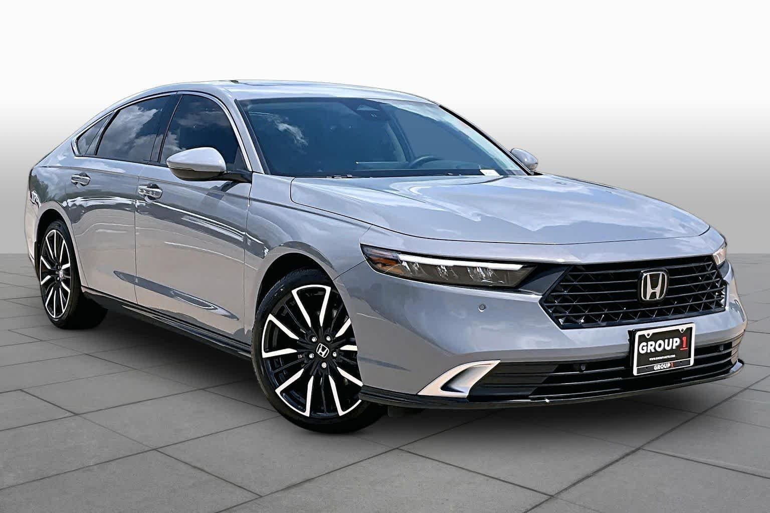 Used 2025 Urban Gray Pearl Honda Touring image 3