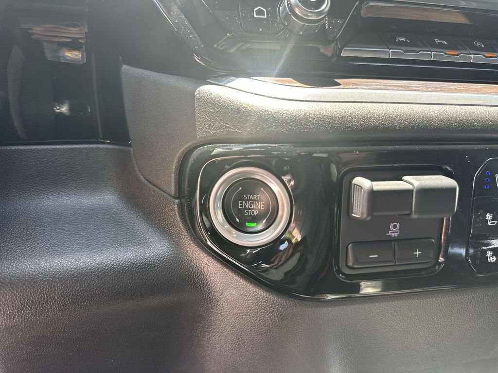 2025 GMC Sierra 1500 SLT - Photo 17