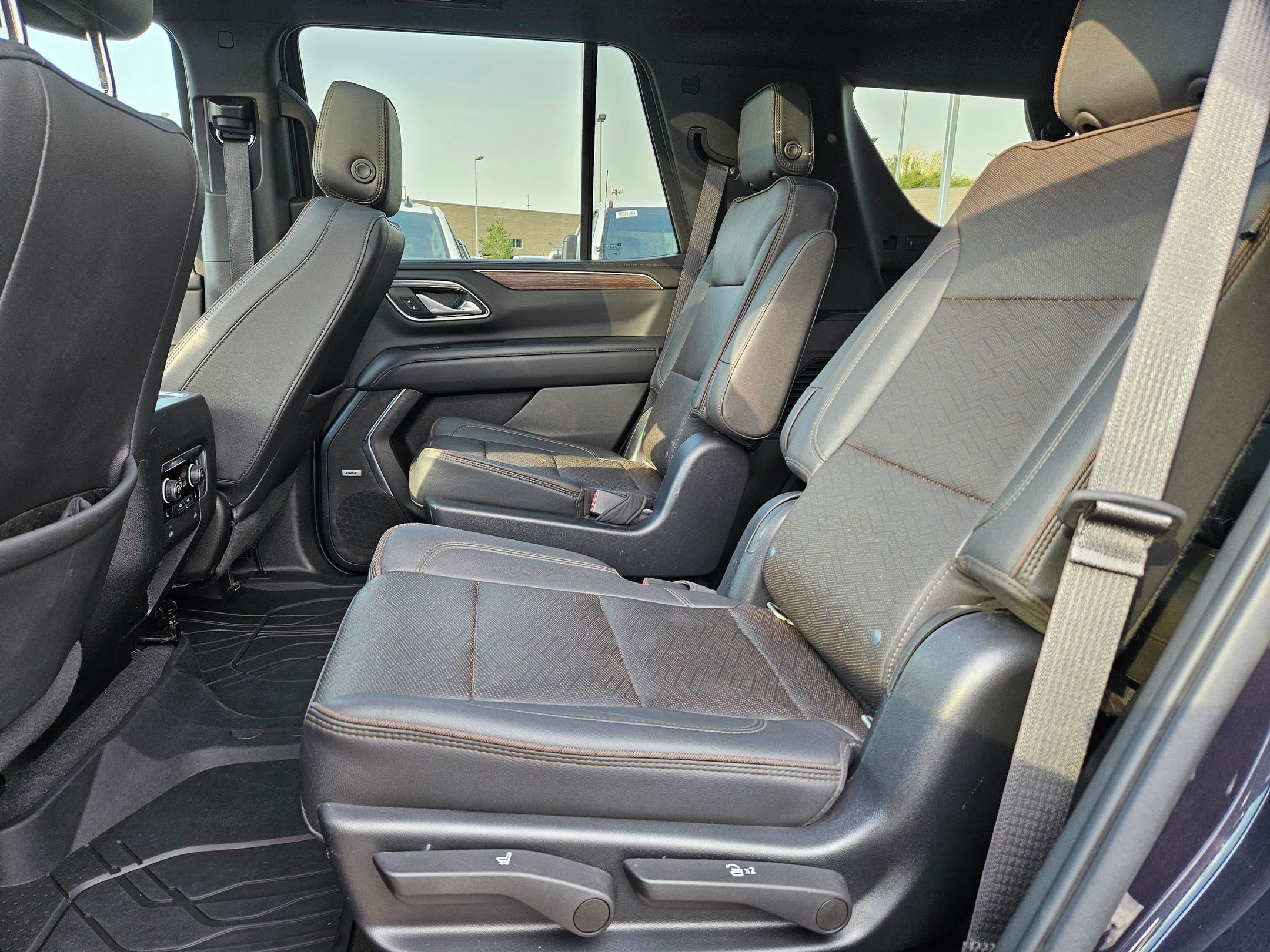 Used 2022 Dark Ash Metallic Chevrolet High Country image 28