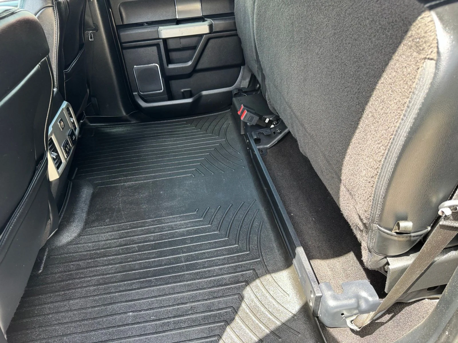 Used 2019 Gray Ford Lariat image 32