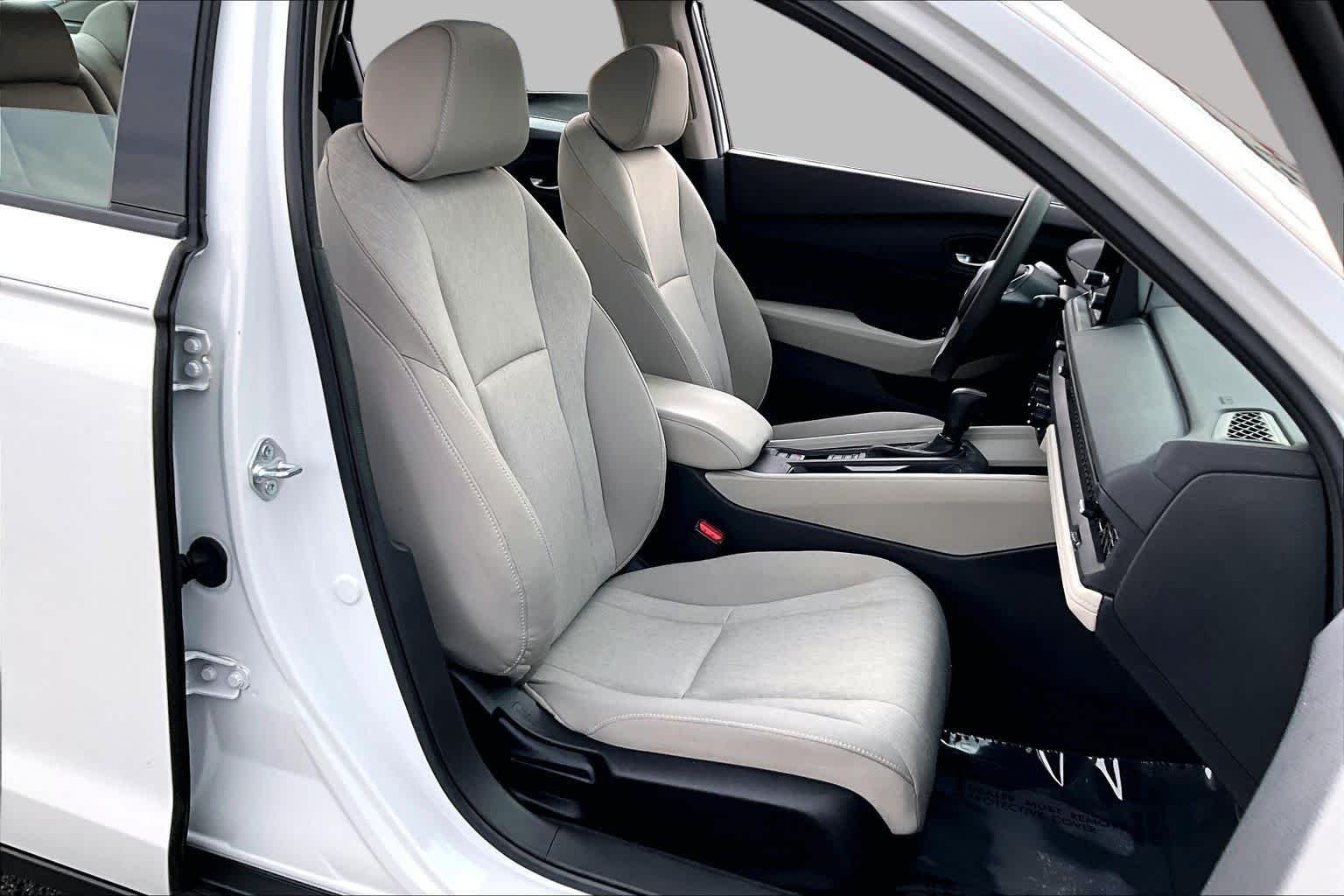 Used 2023 Platinum White Pearl Honda EX image 9