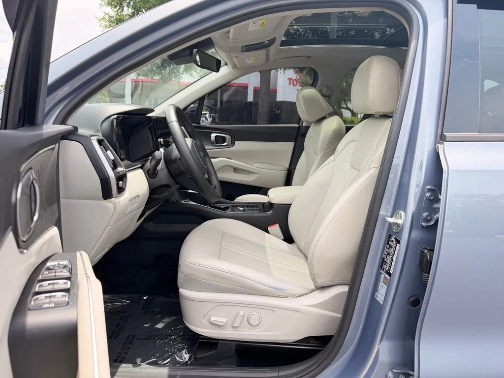 Used 2022 Silver Kia S image 25