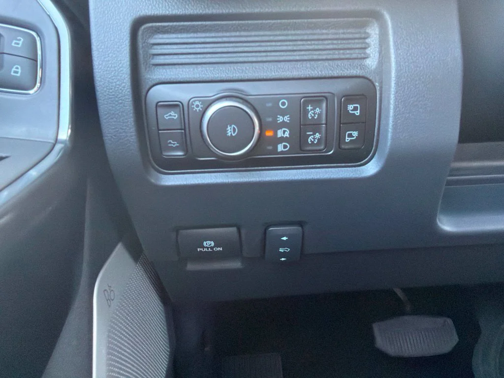 New 2027 Glacier Gray Metallic Tri-Coat Ford F-350® Platinum® image 29