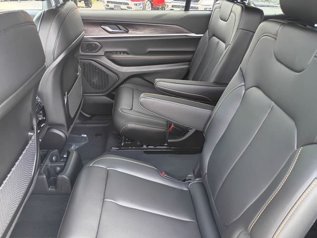 New 2026 Bright White Clear-Coat Exterior Paint Jeep  image 19