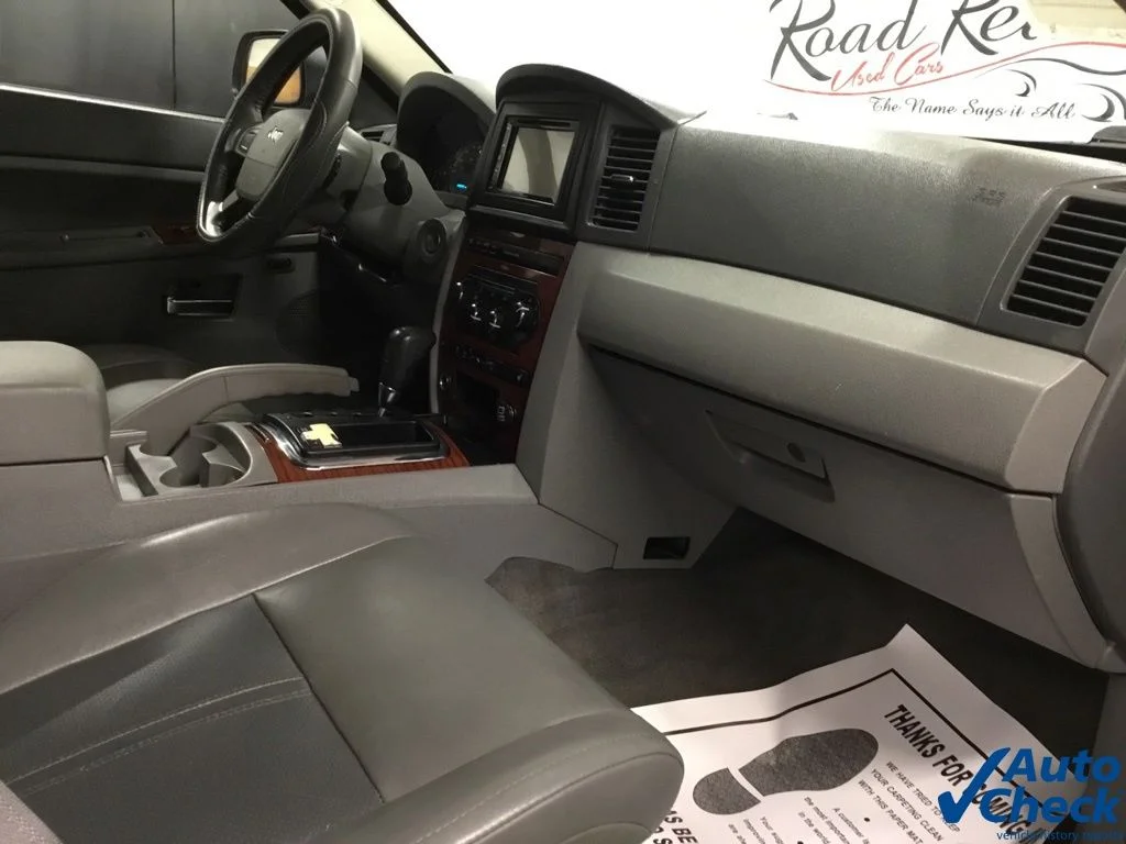 Used 2005 Red Jeep Limited image 36