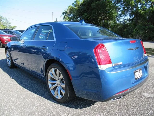 Used 2021  Chrysler Touring image 5