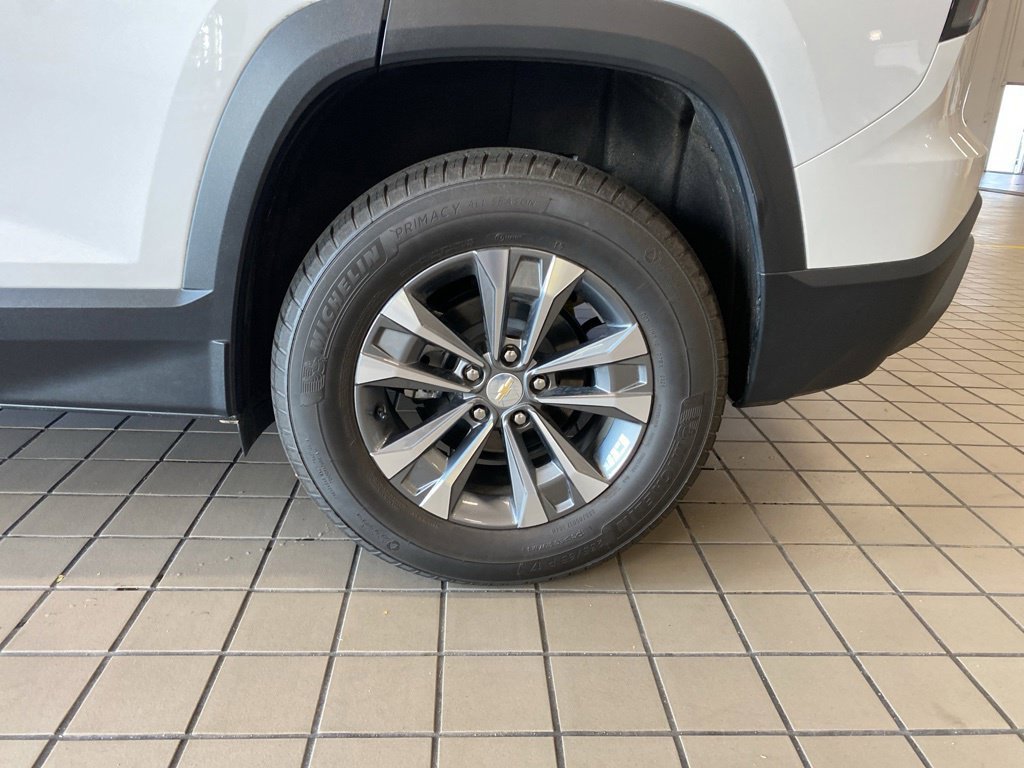 New 2027 Summit White Chevrolet LT image 22