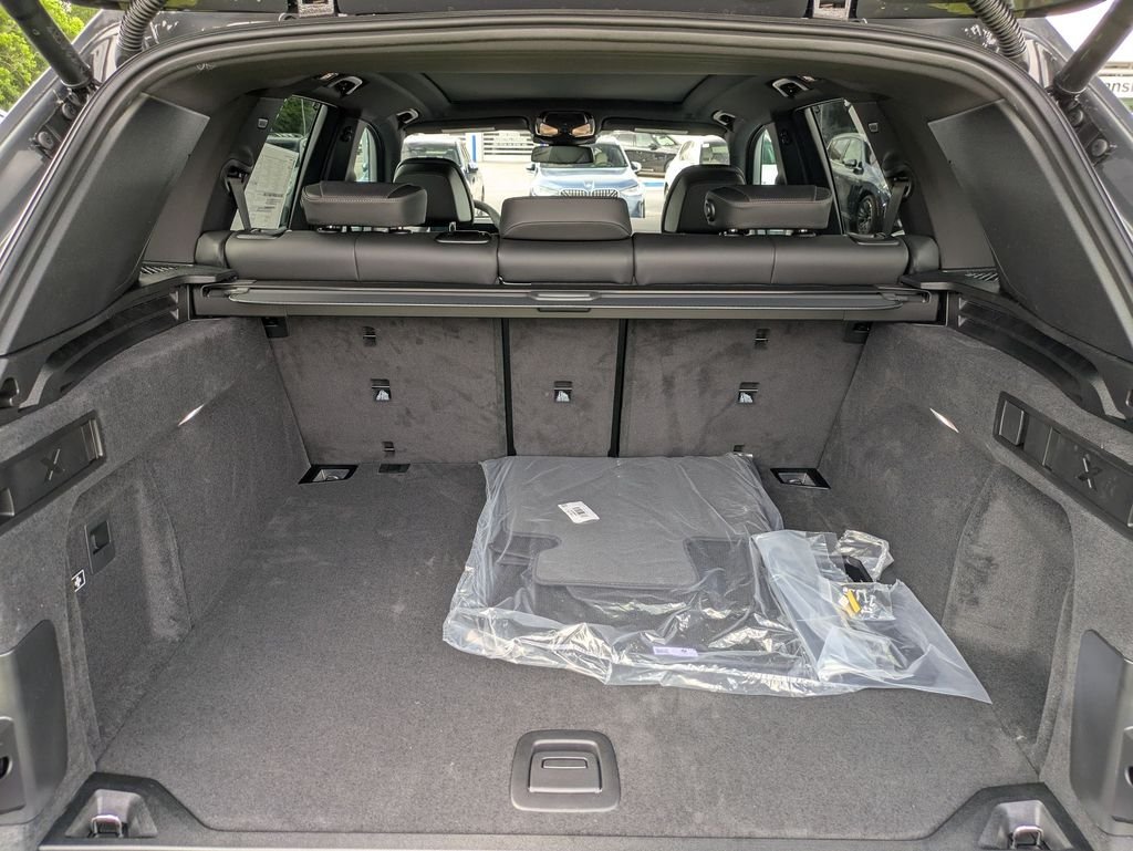 New 2026 Dravit Grey Metallic BMW xDrive40i image 23
