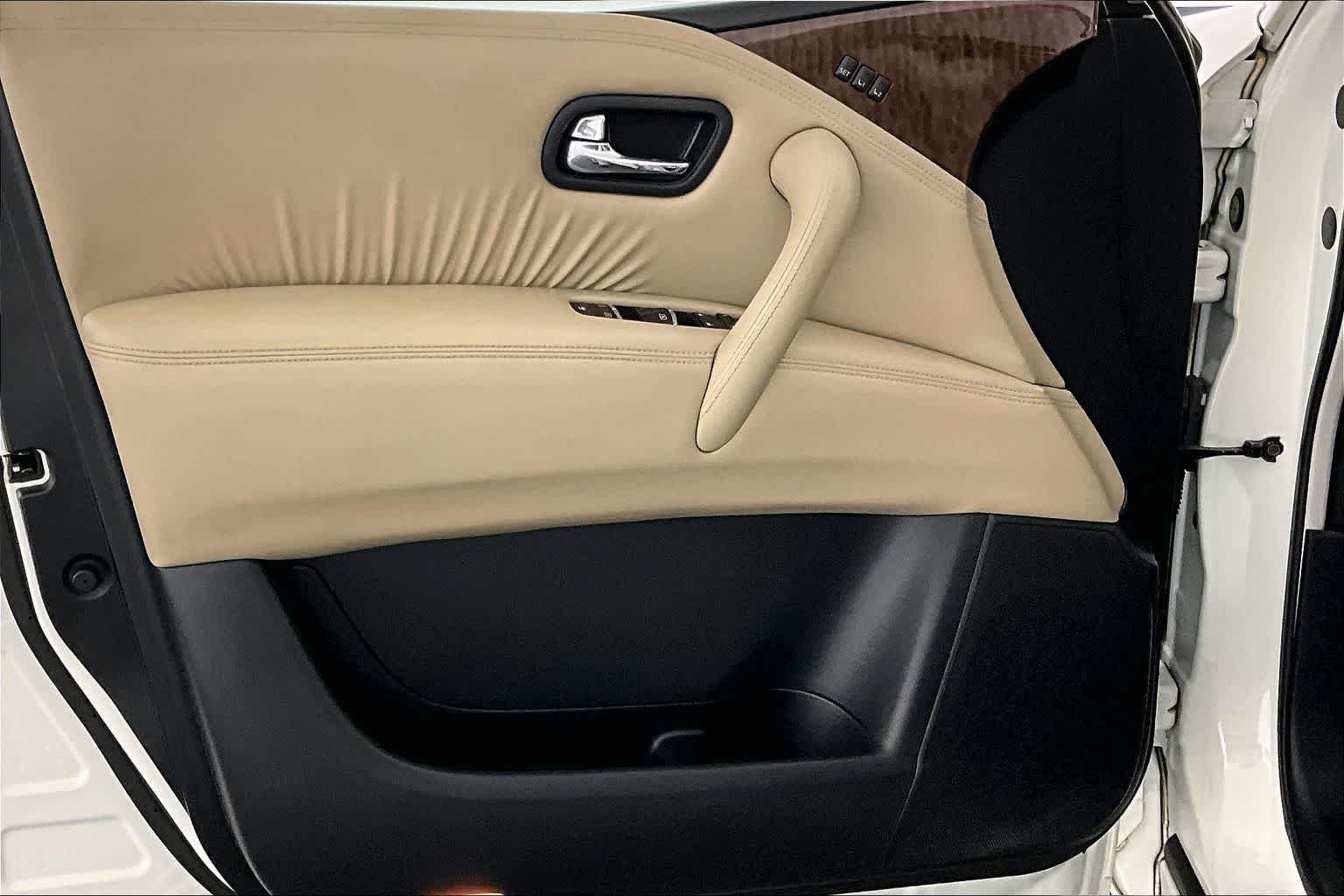 Used 2017 Pearl White Nissan Platinum image 21