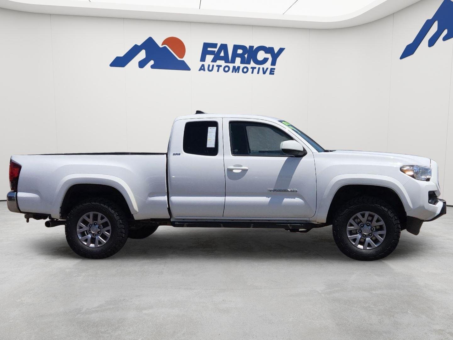 Used 2019 Super White Toyota SR5 image 4