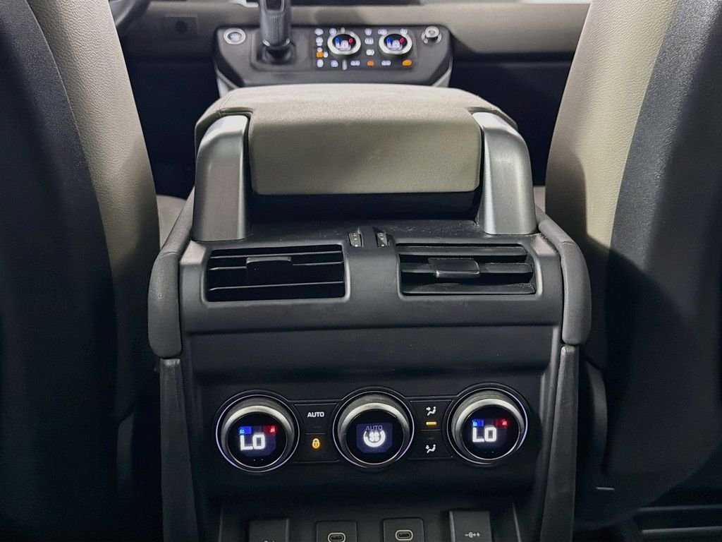Used 2022 Green Land Rover S image 27