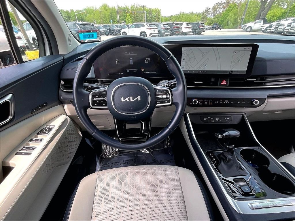 Used 2025 Snow White Pearl Kia EX image 17