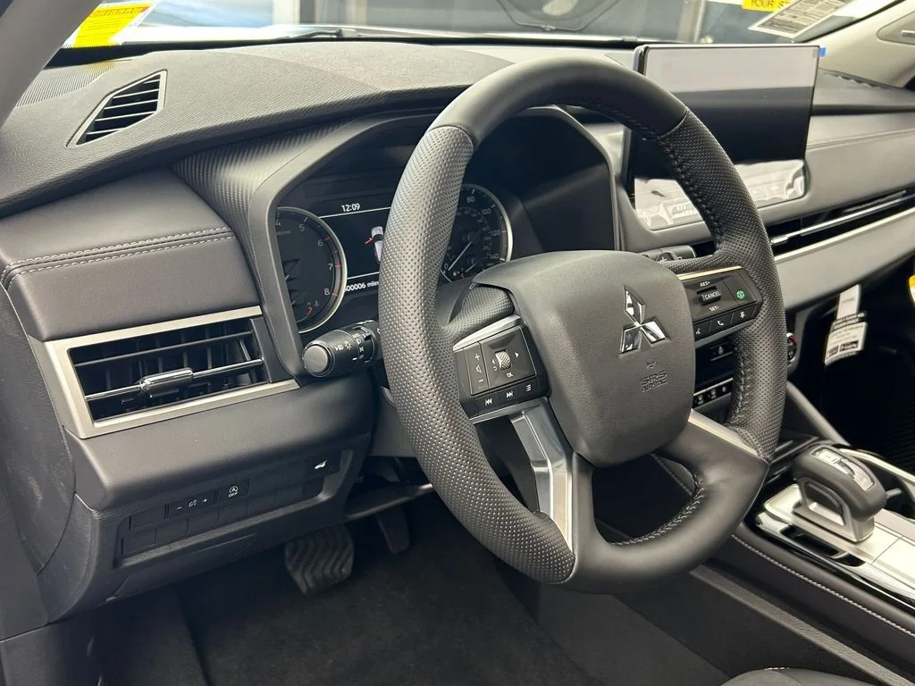 New 2026 White / Black Mitsubishi Trail Edition image 15