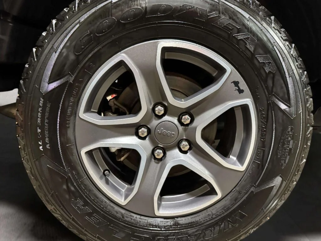Used 2021 Sting-Gray Clearcoat Jeep Unlimited Sport S image 27