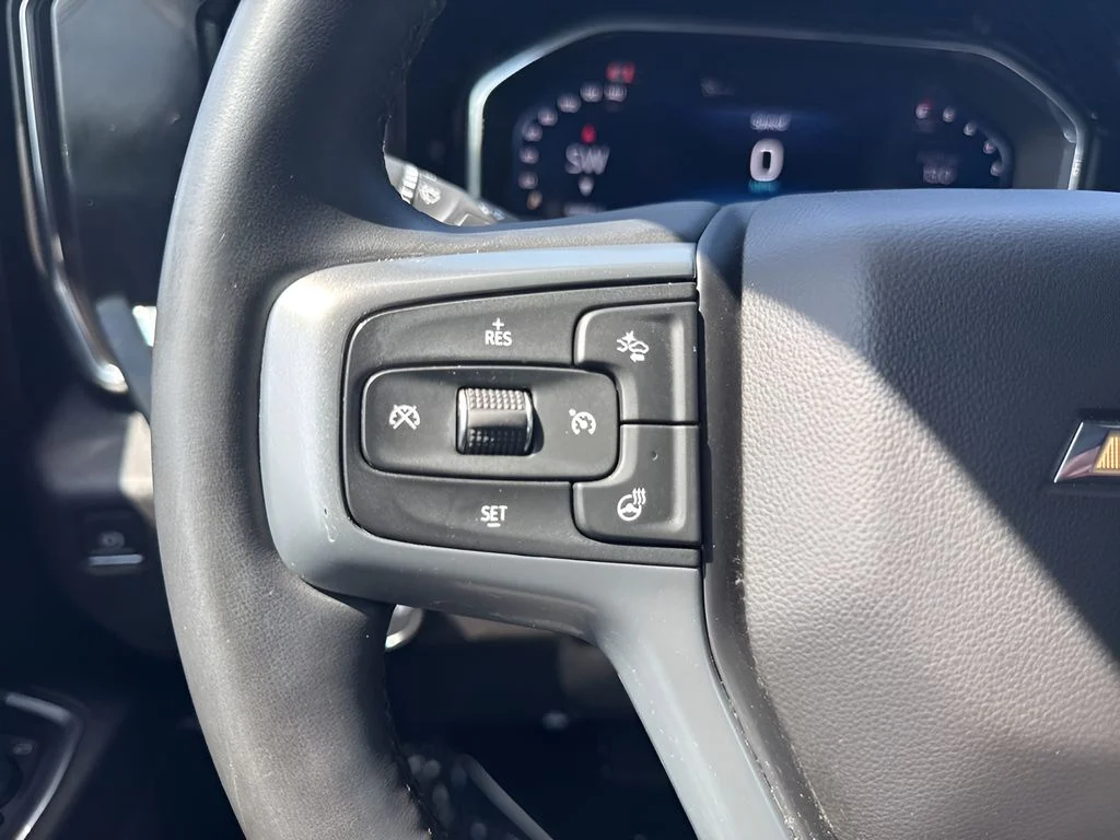 Used 2025 White Chevrolet LT image 14