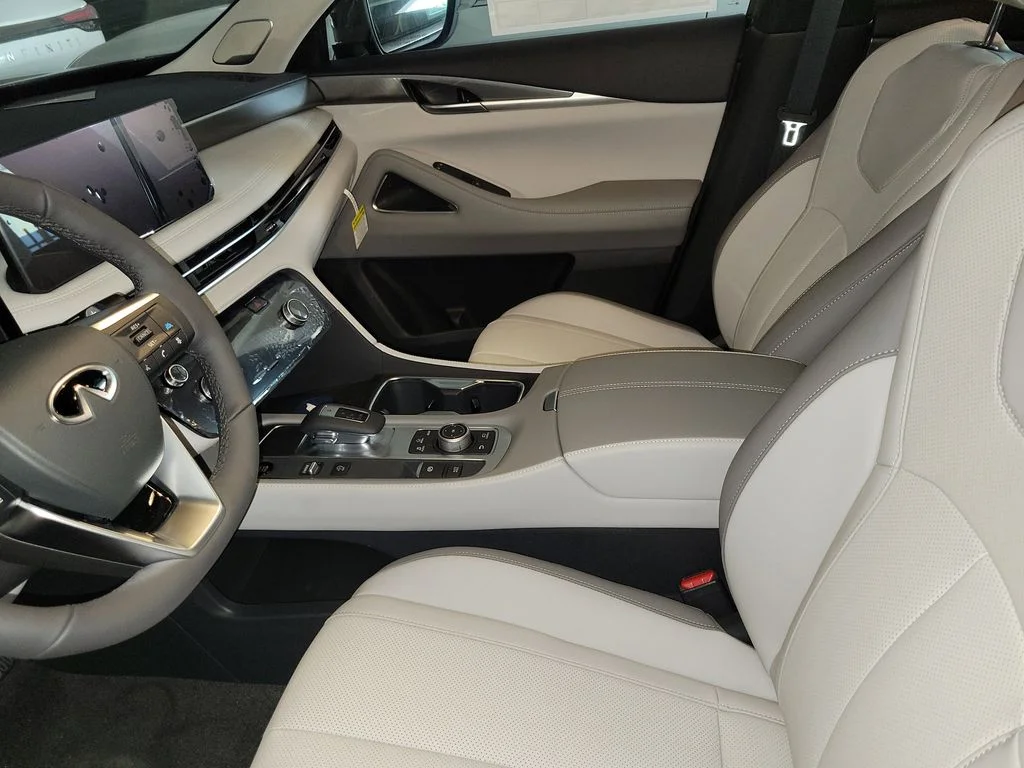 New 2027 GRAPHITE SHADOW INFINITI Luxe FWD image 18