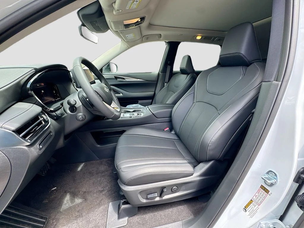 New 2027 RADIANT WHITE INFINITI Luxe FWD image 22