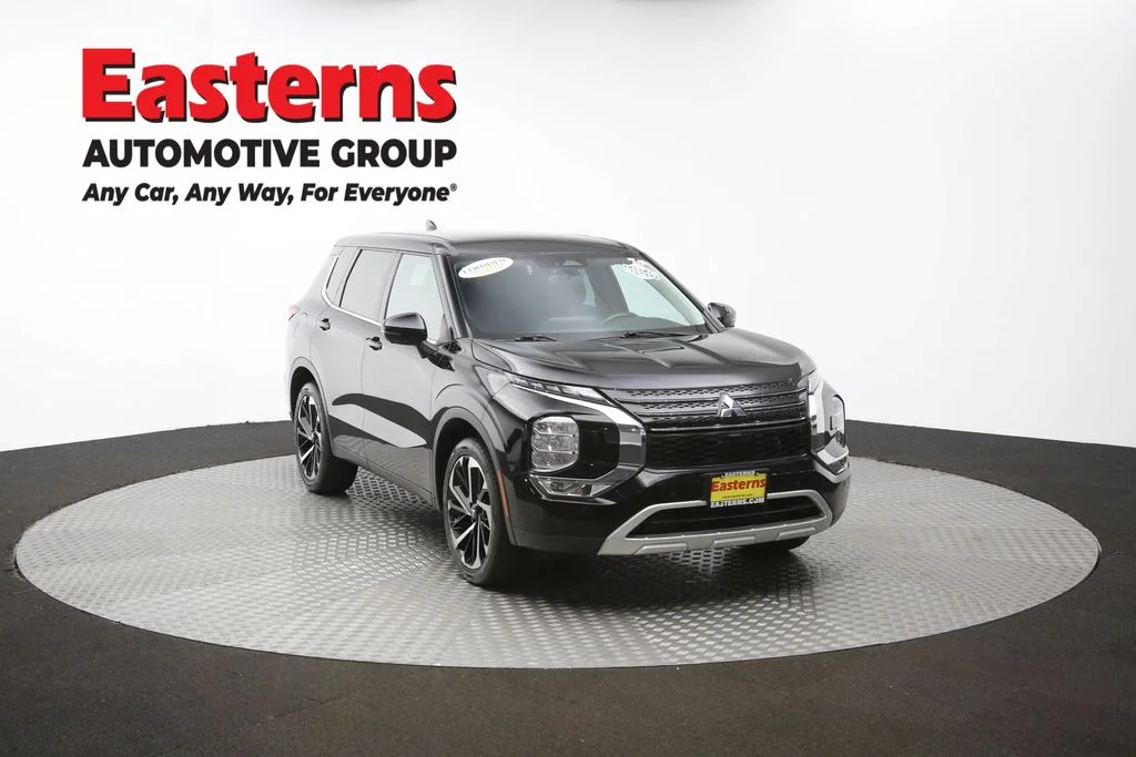 Used 2023 Black Mitsubishi SE image 49