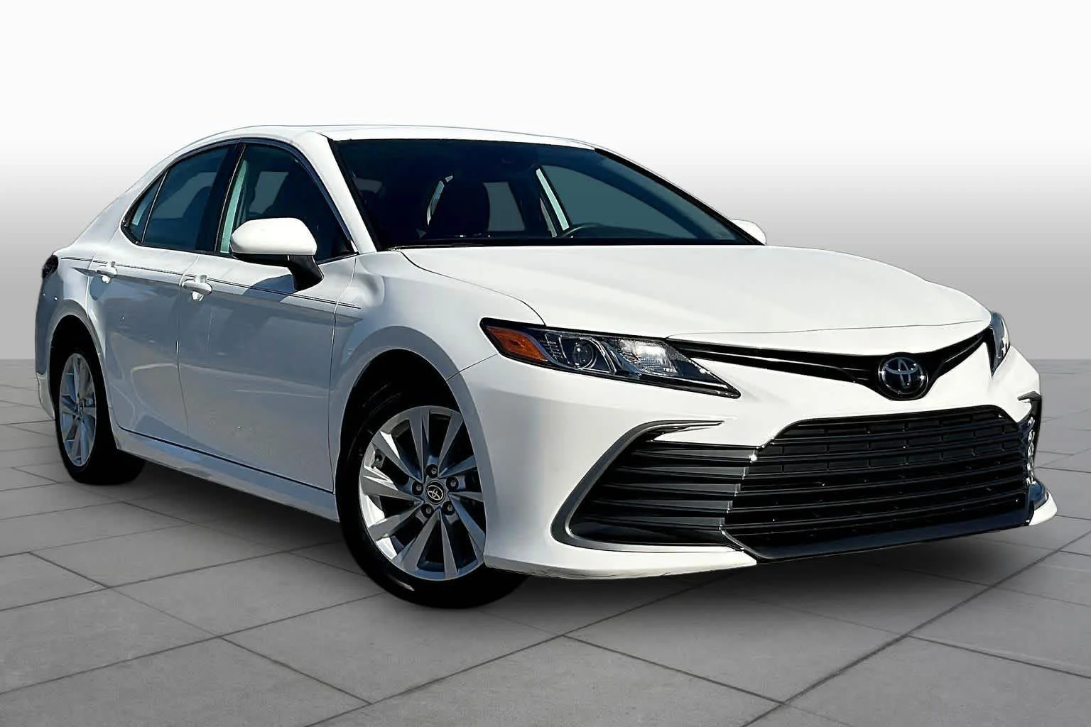 Used 2024 Ice Cap Toyota LE image 3