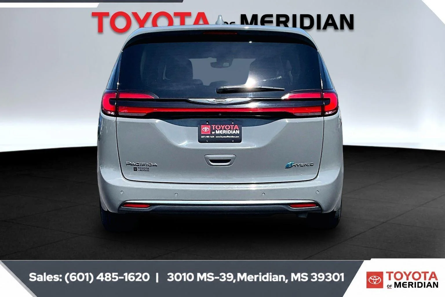 Used 2022 Ceramic Gray Clearcoat Chrysler Hybrid Touring L image 4