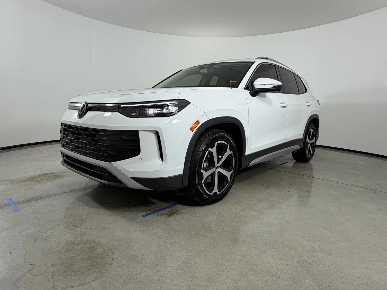 New 2026 Pure White Volkswagen SE image 1