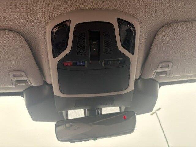 Used 2025 Crystal White Pearl Subaru Onyx Edition image 14