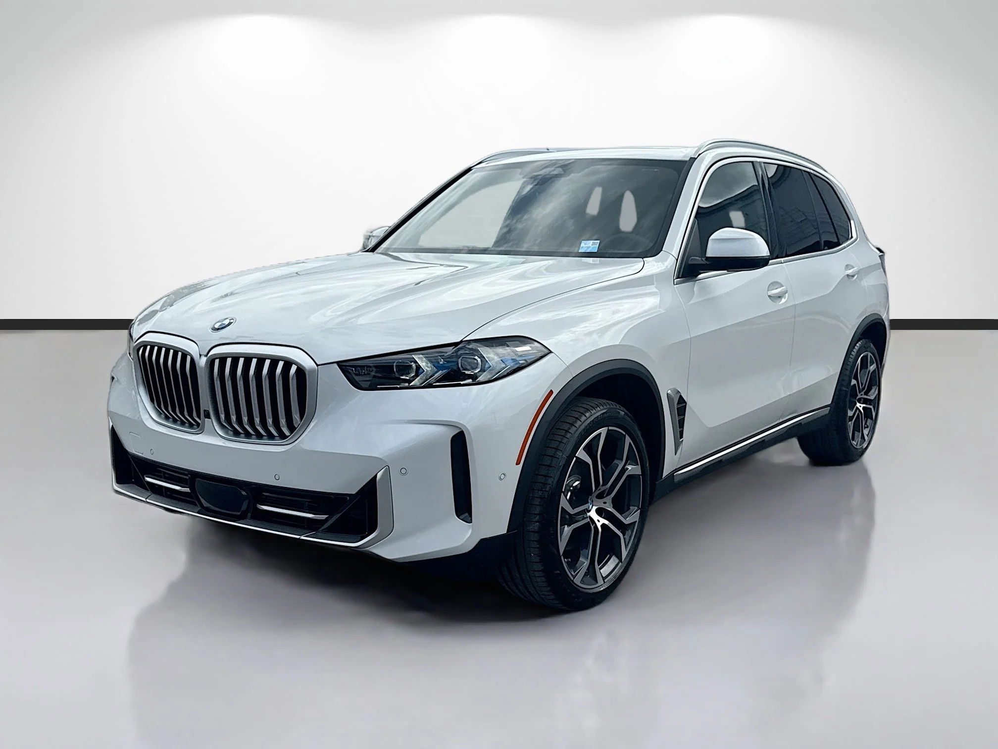 New 2026 Mineral White Metallic BMW sDrive40i image 7