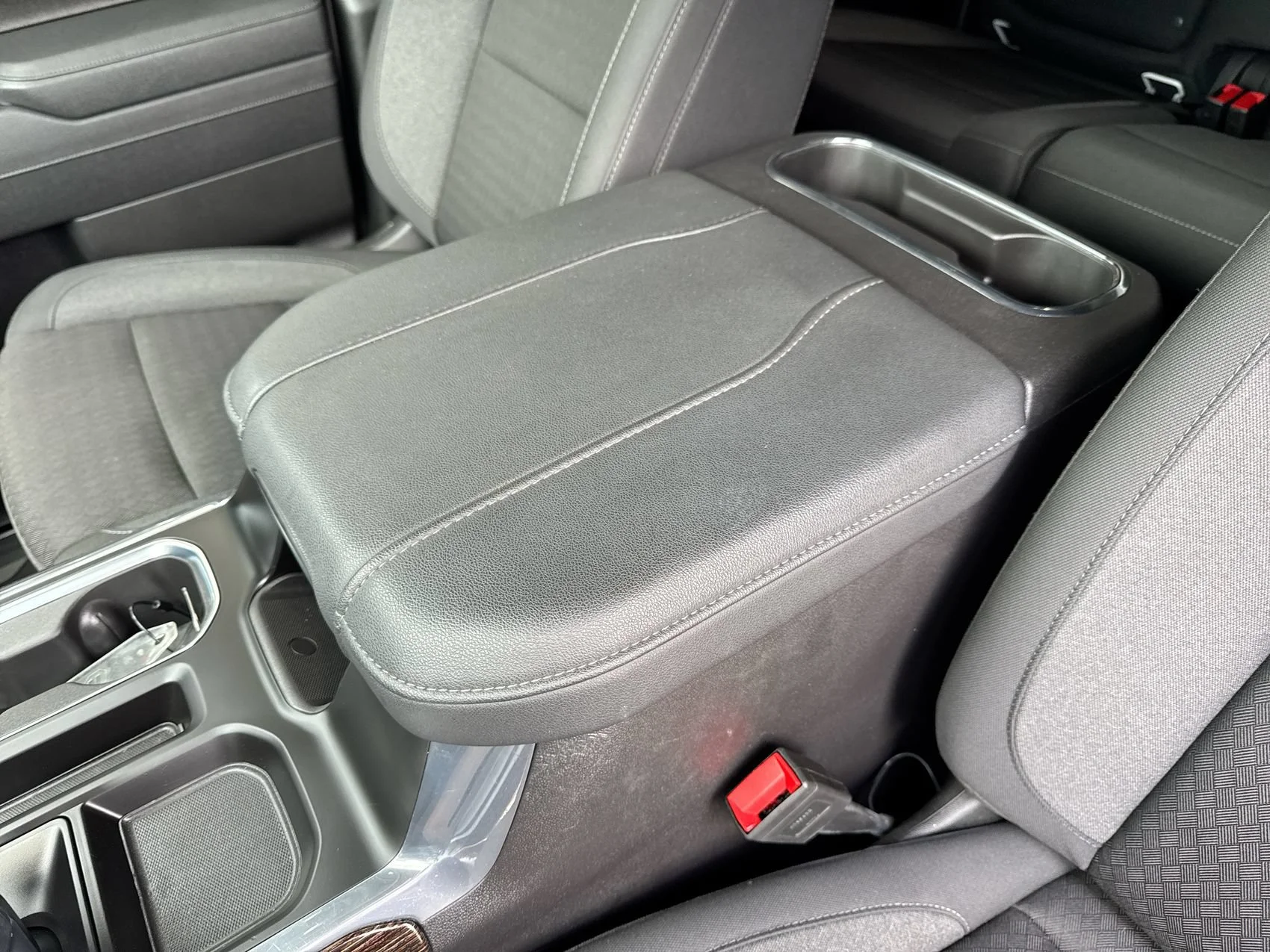 Used 2025 Summit White GMC Elevation image 21
