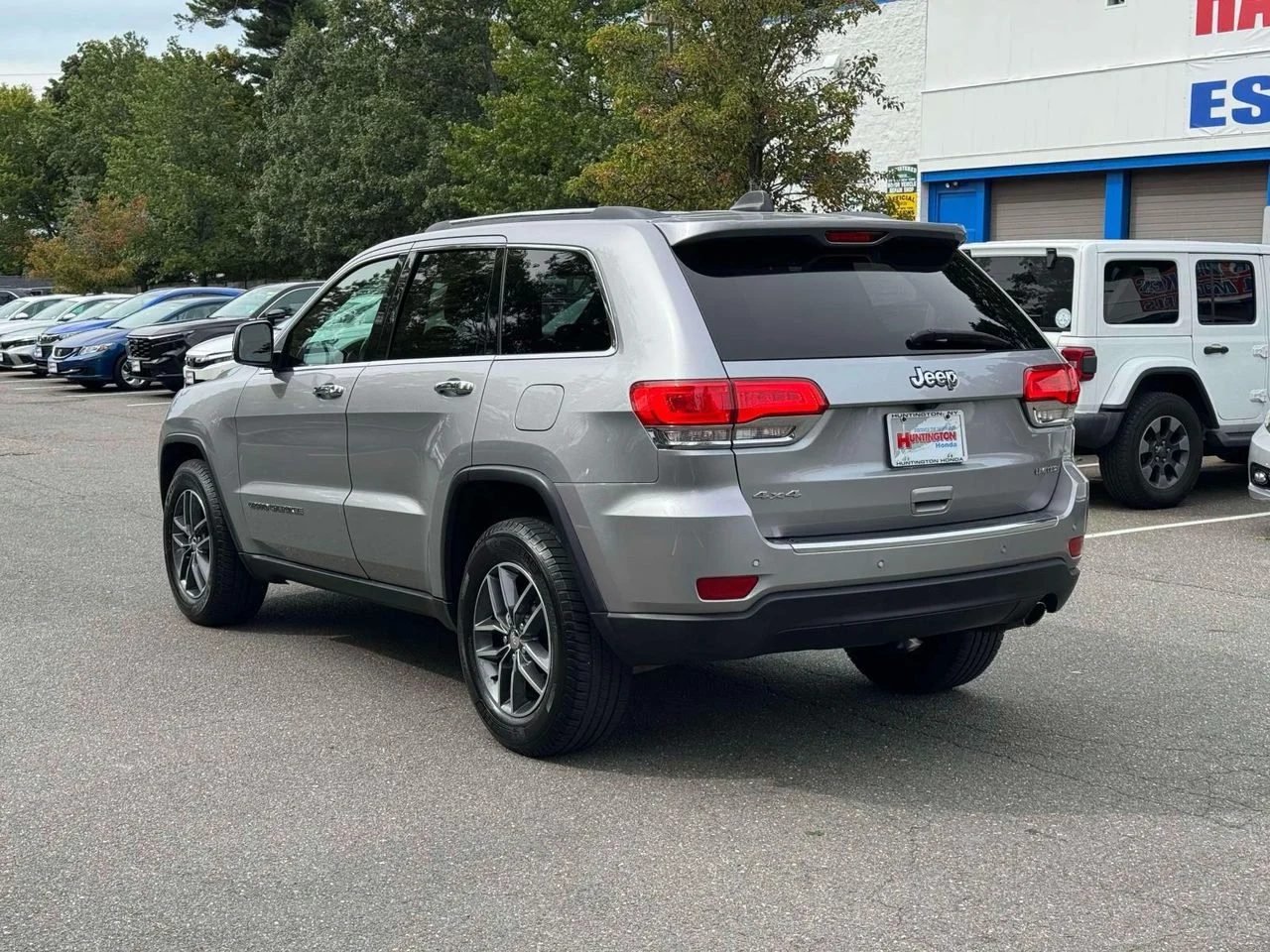 Used 2017 Billet Silver Metallic Clearcoat Jeep Limited 4x4 image 5