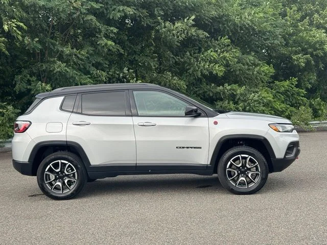 Used 2024 Silver Jeep Trailhawk image 9