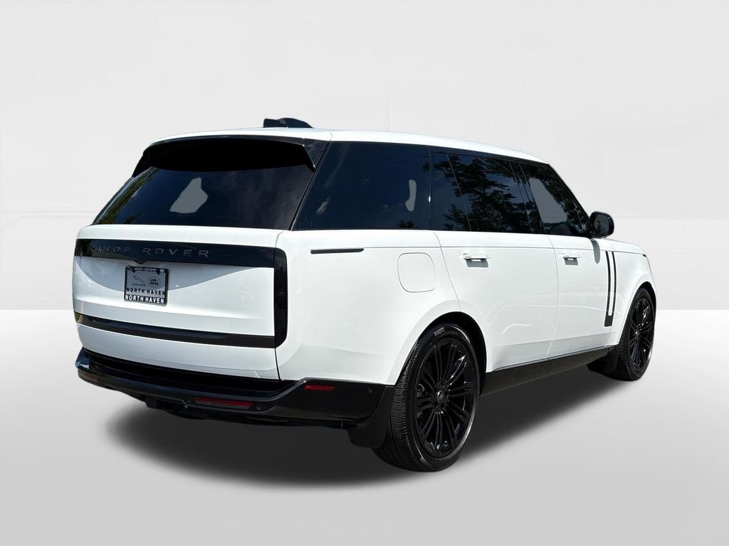Used 2025 White Land Rover SE image 4