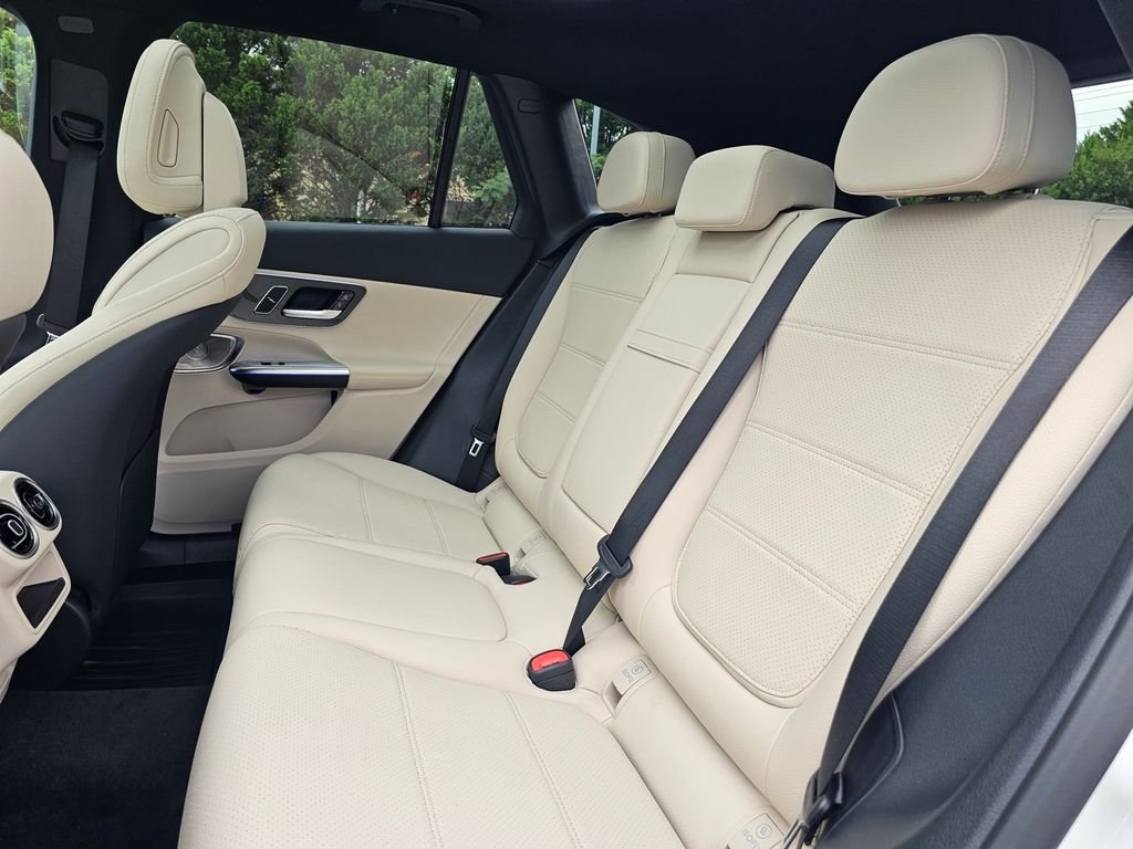 New 2026 Polar White Mercedes-Benz GLC 300 image 19
