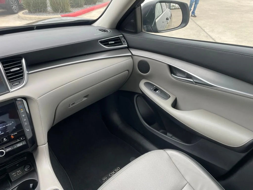 Used 2023 Black INFINITI LUXE image 19