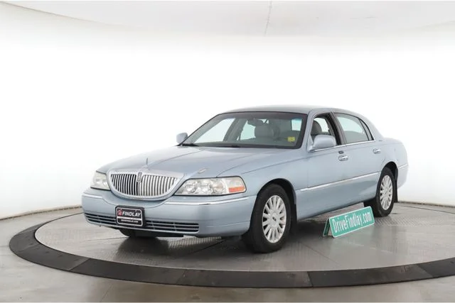 Used 2005 White Lincoln Signature image 10