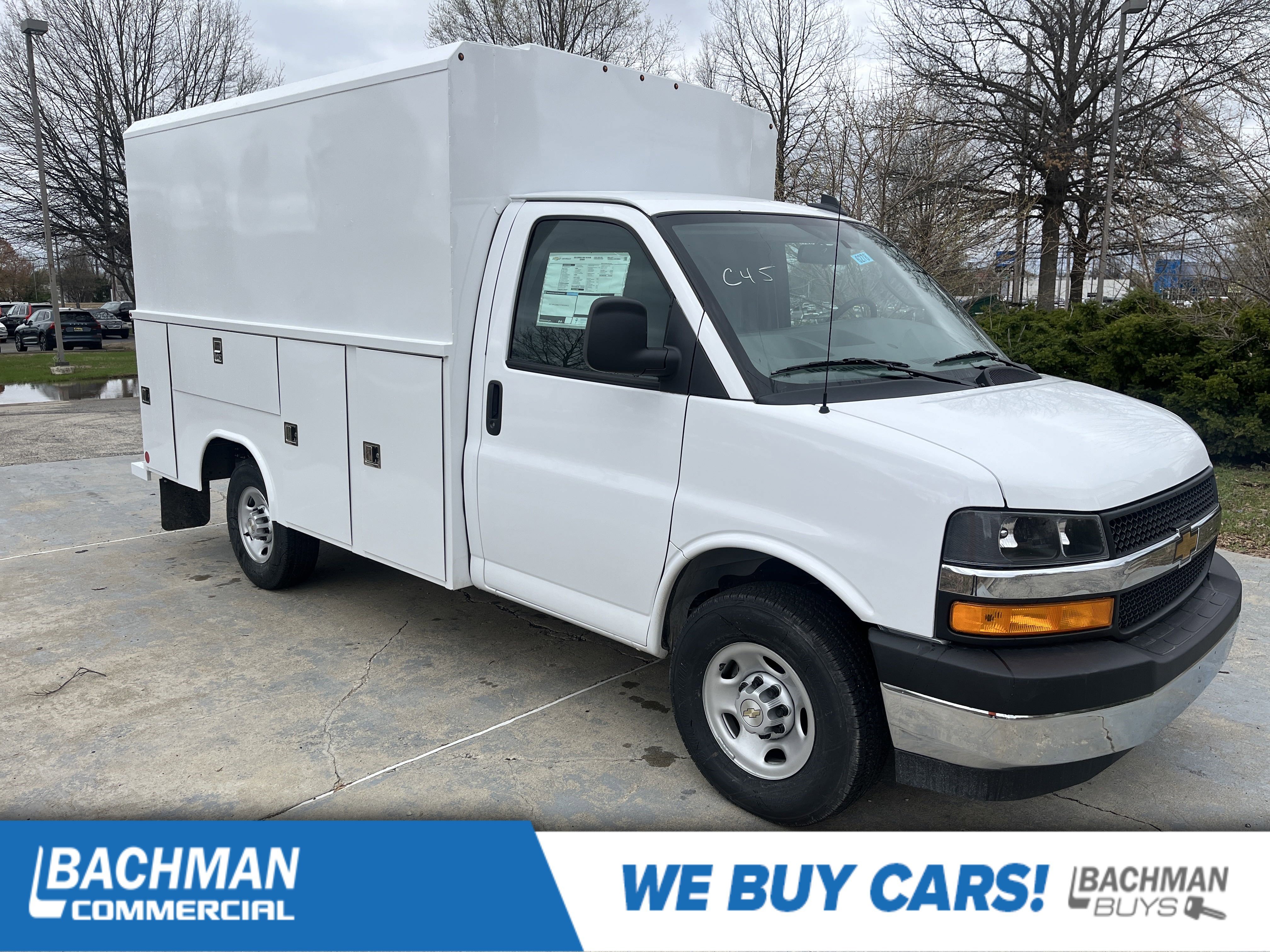 2025 Chevrolet Express Cutaway