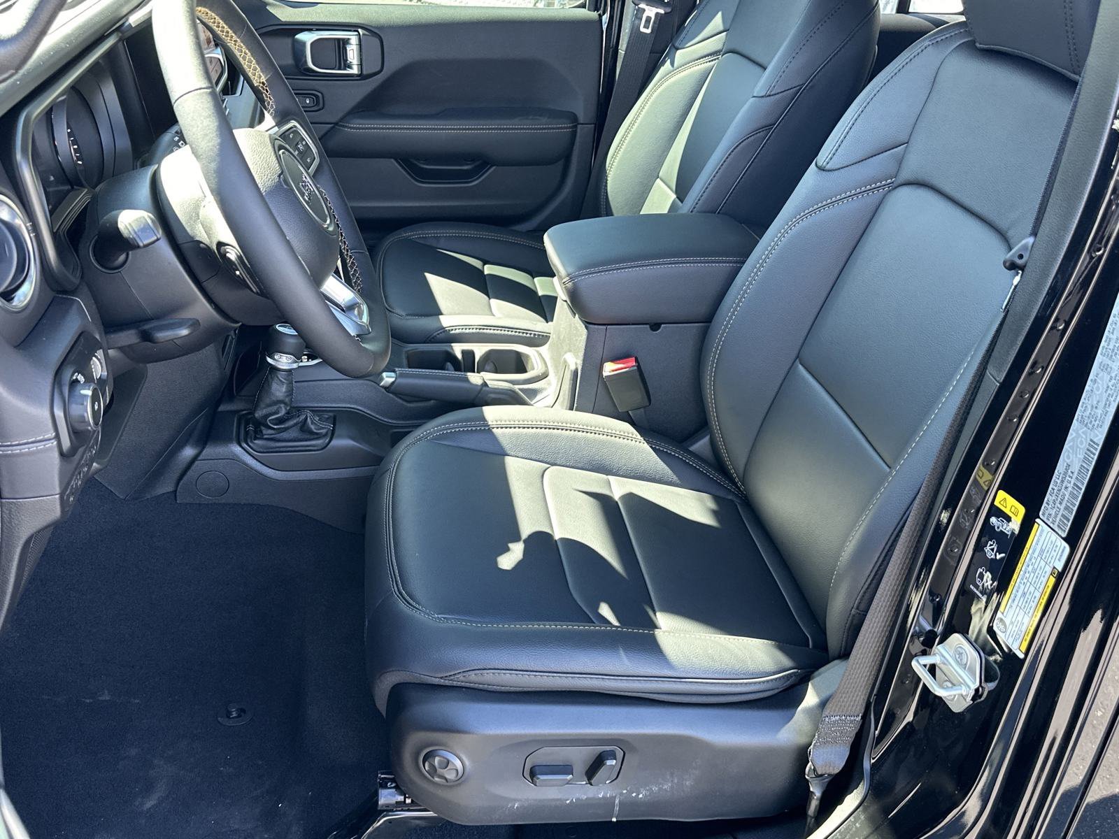 2025 Jeep Wrangler 4-Door Sahara - Photo 10