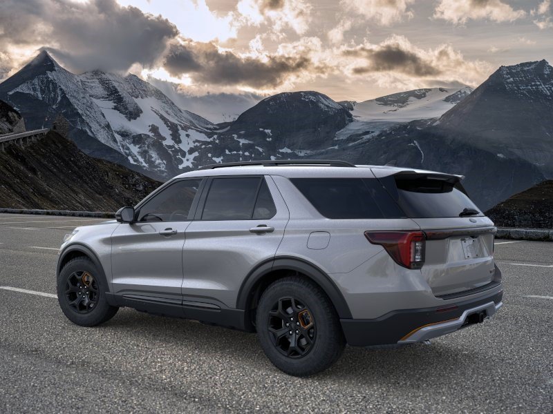 New 2026 Carbonized Gray Metallic Ford Tremor image 4