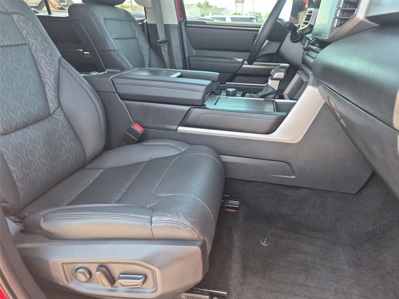 2023 Toyota Sequoia SR5 - Photo 39