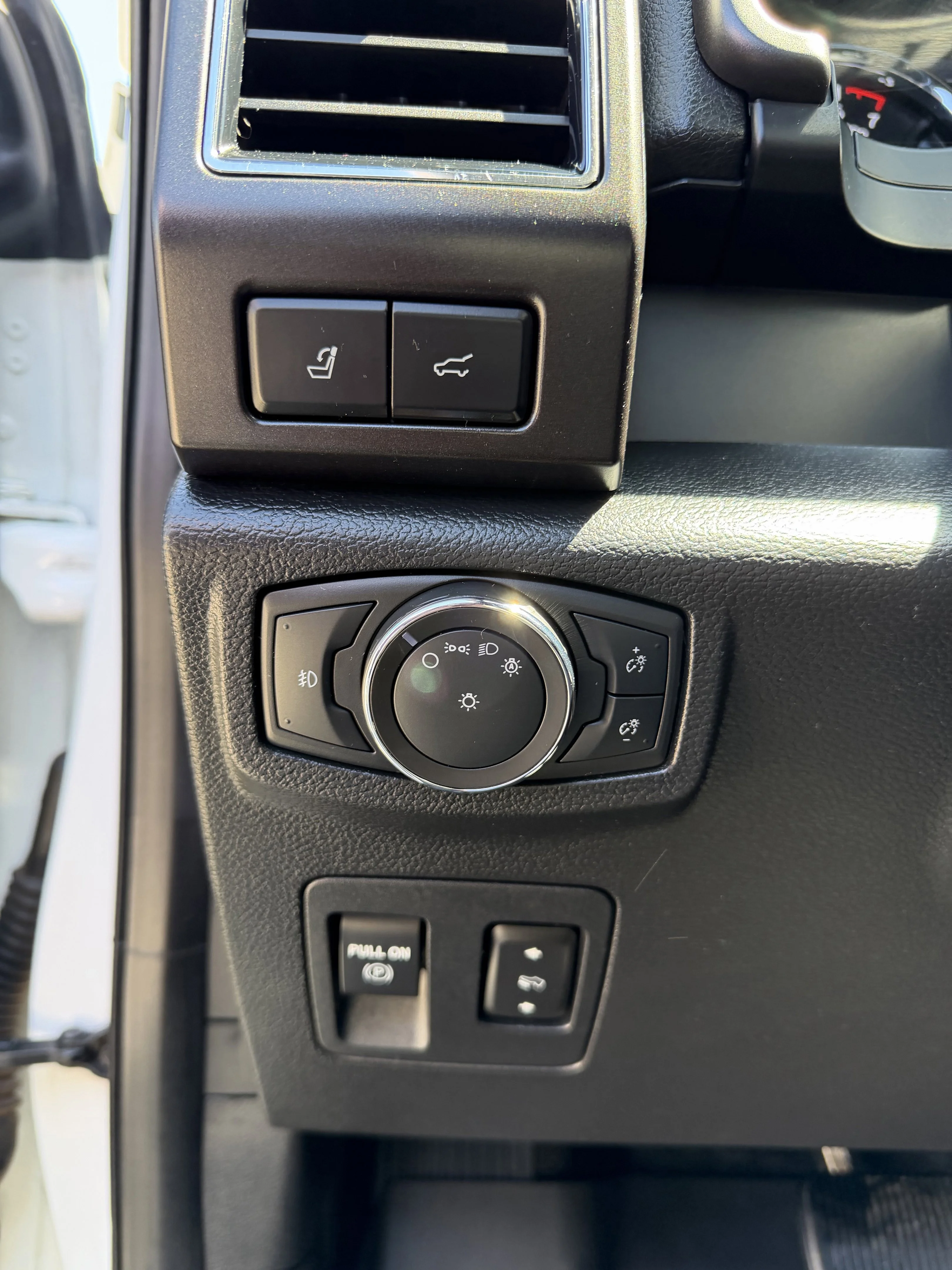 Used 2021 White Ford Limited image 16