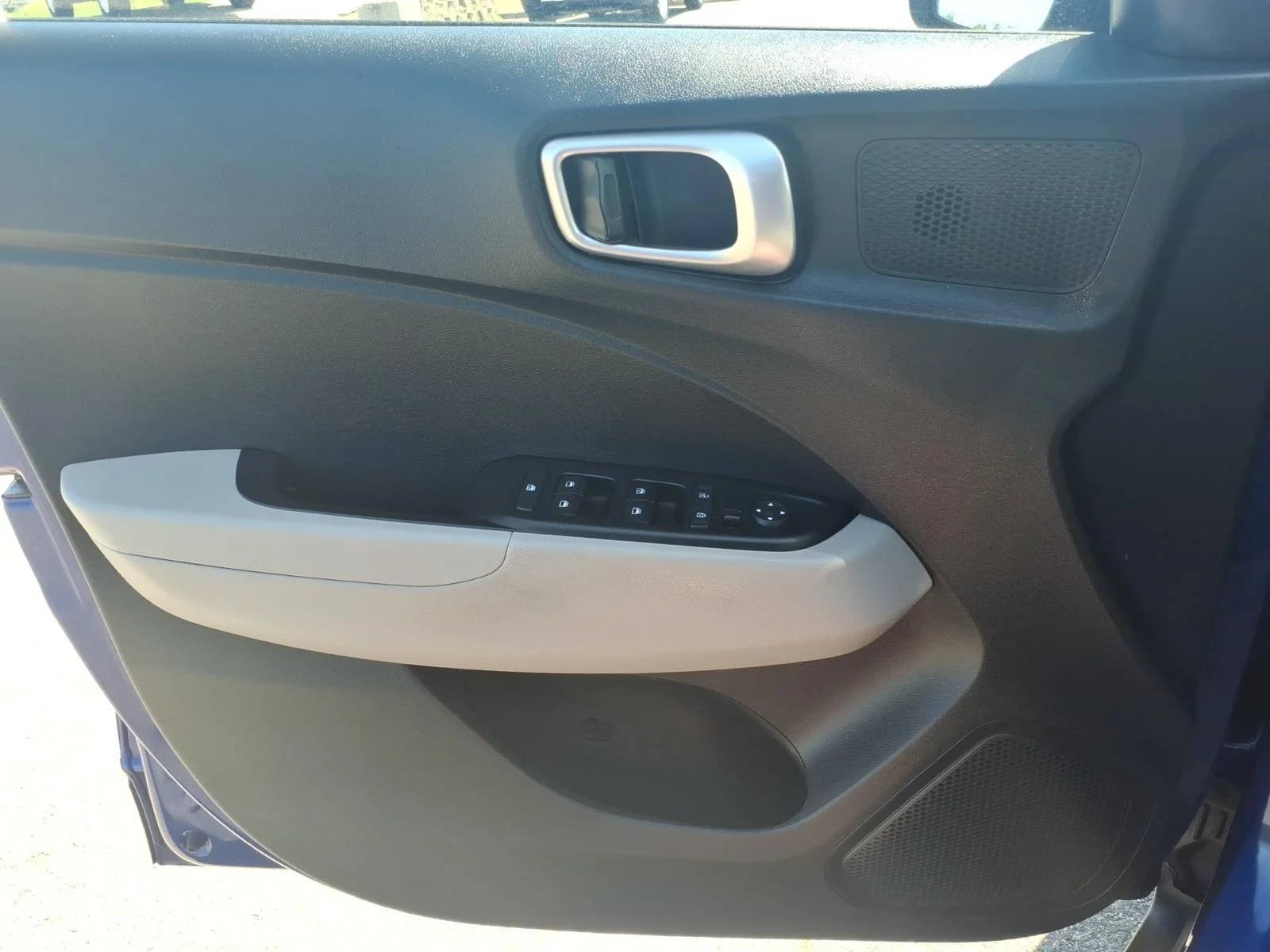 Used 2025 Intense Blue Hyundai SEL image 23