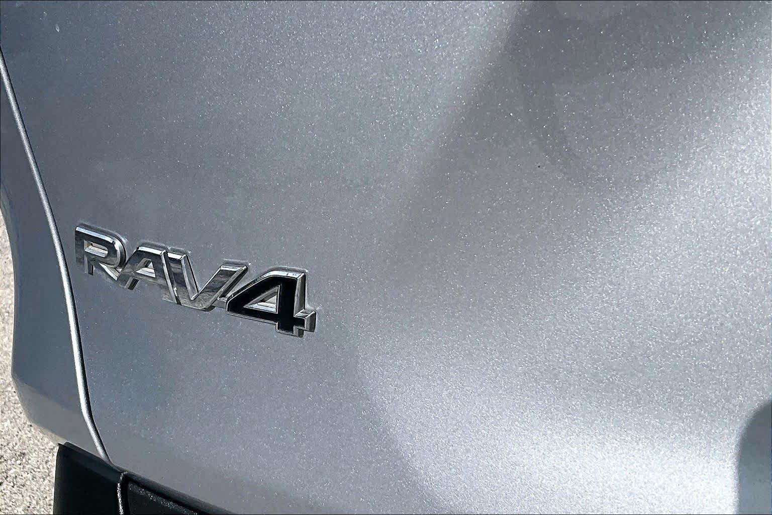 Used 2021 Silver Sky Metallic Toyota XLE image 10