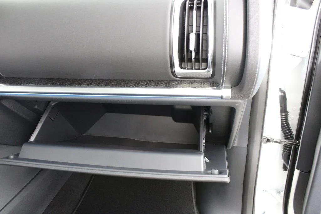 New 2027 Star White Metallic Tri-Coat Ford Platinum image 19