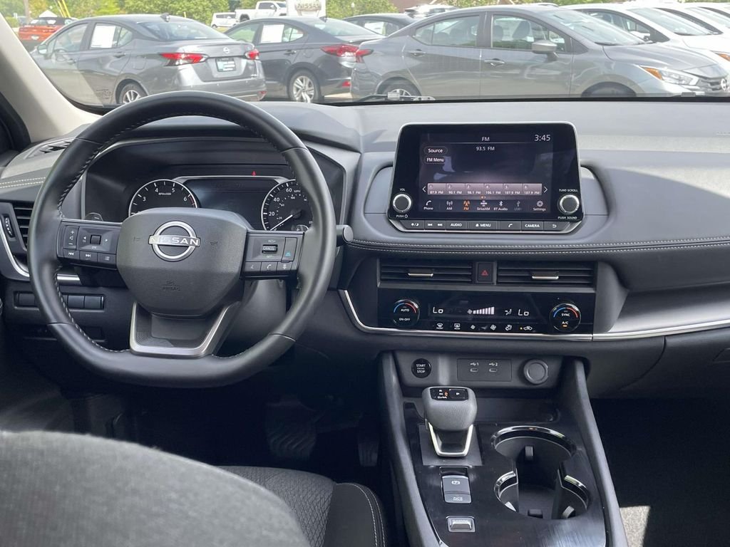 2025 Nissan Rogue SV - Photo 13