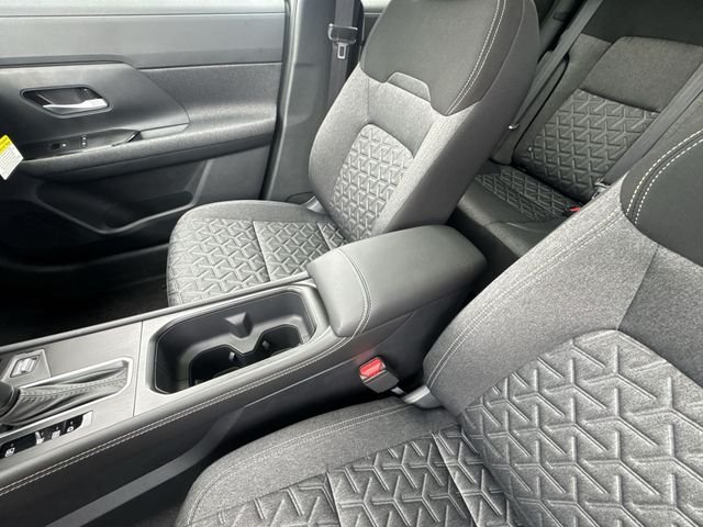 Used 2025 Brown Nissan SV image 21