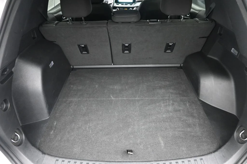 Used 2025 White Chevrolet LT image 12