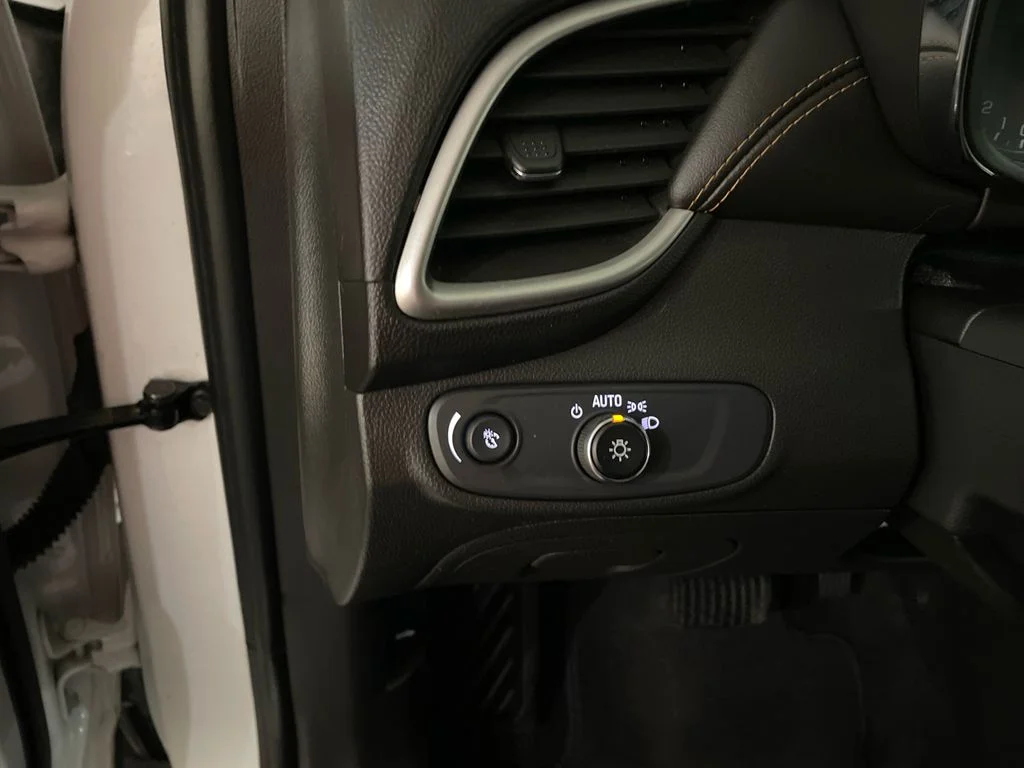 Used 2019 Summit White Chevrolet LT image 12