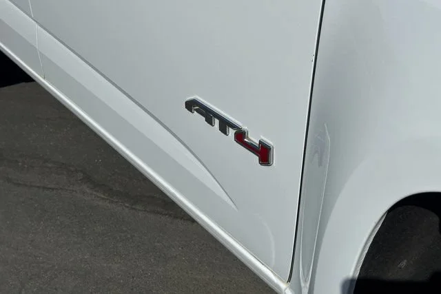 Used 2022 SUMMIT WHITE GMC 4WD AT4 w/Cloth image 5
