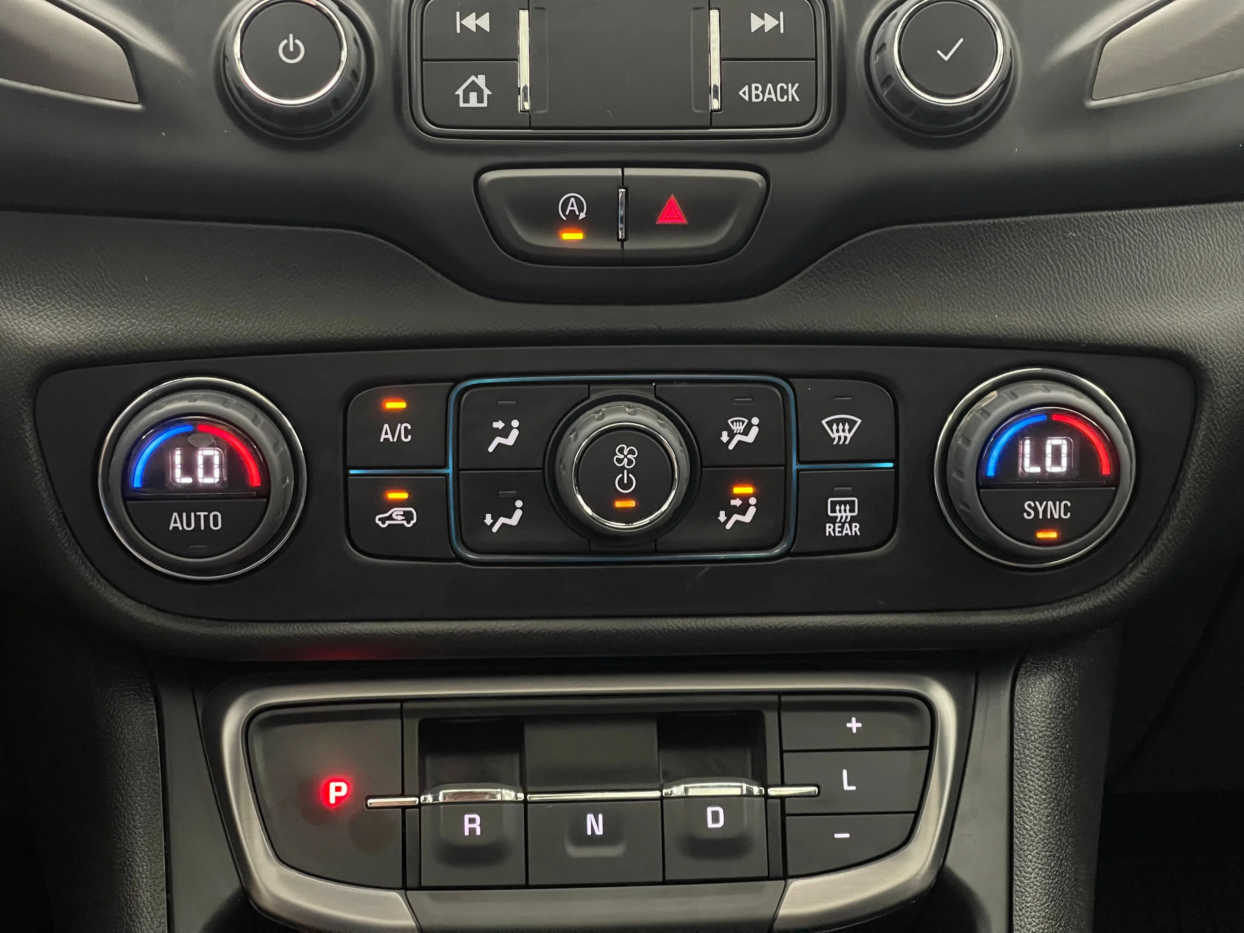 Used 2024 Sterling Metallic GMC AT4 image 28