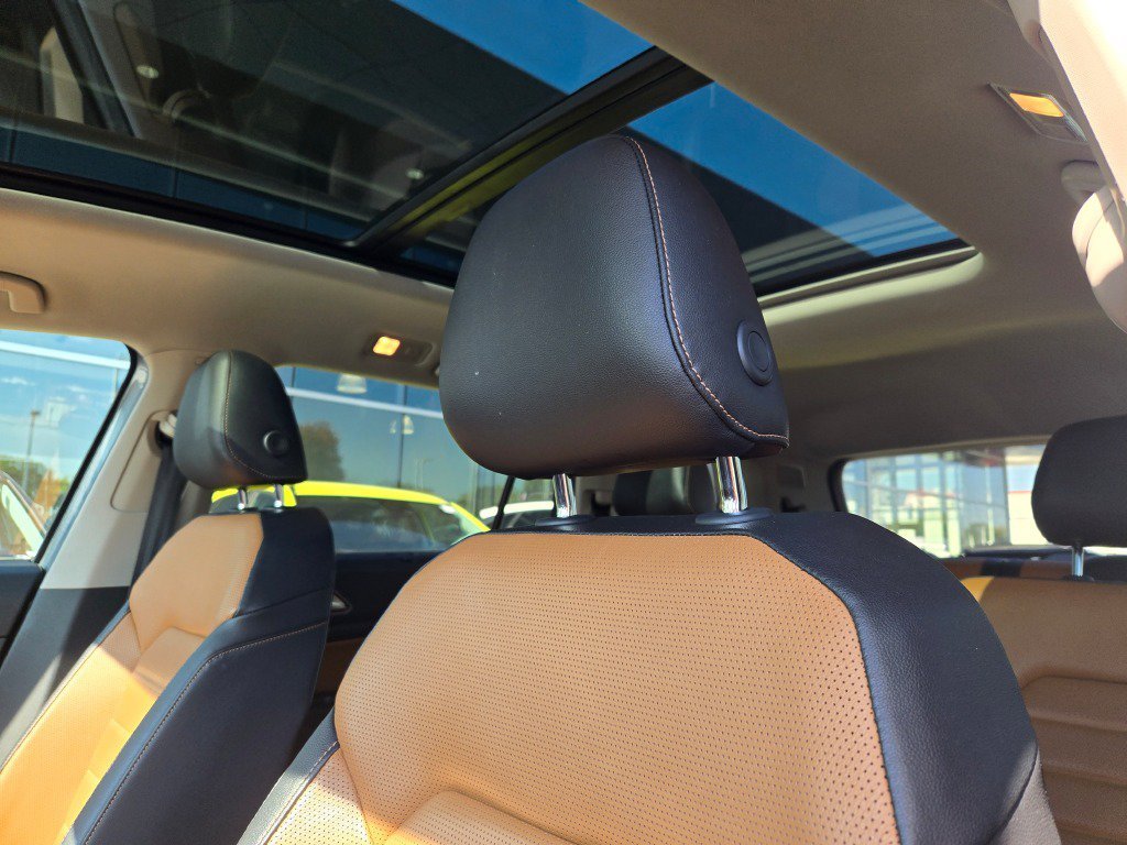 Used 2019 Platinum Gray Metallic Volkswagen SEL Premium image 26