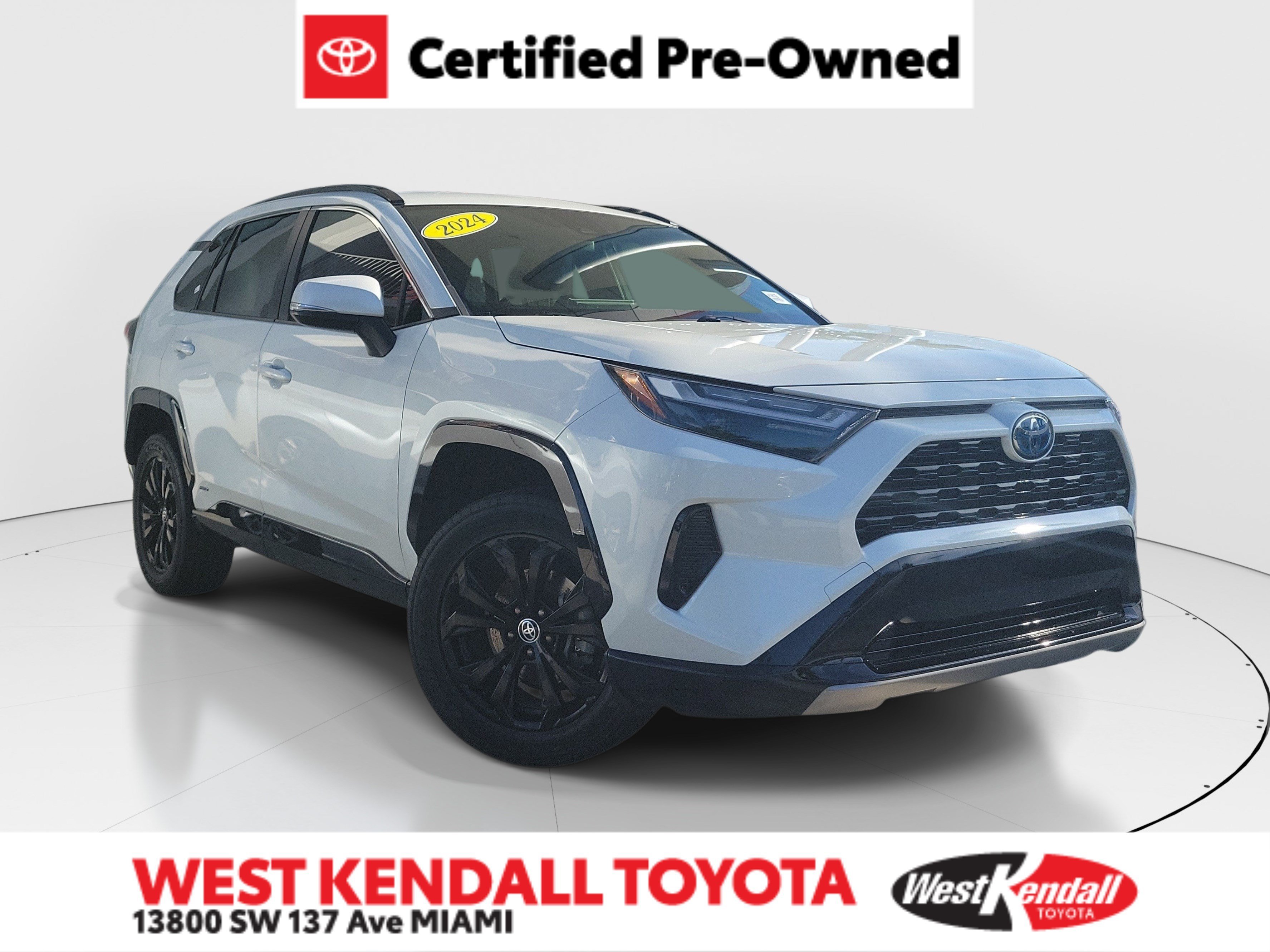 Certified Used 2024 Pearl Toyota SE image 1